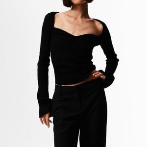 Long sleeve top with sweetheart neckline